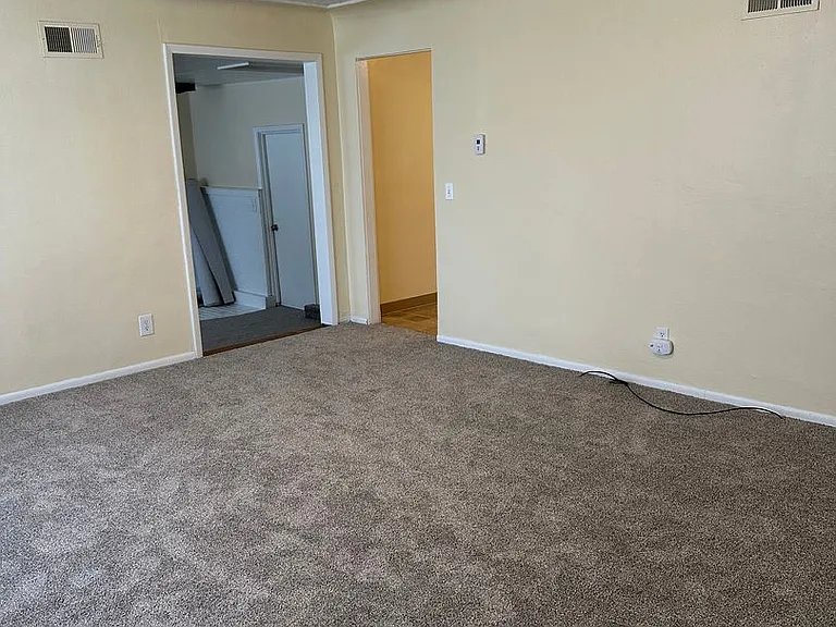1718 Avenue D — Photo 4