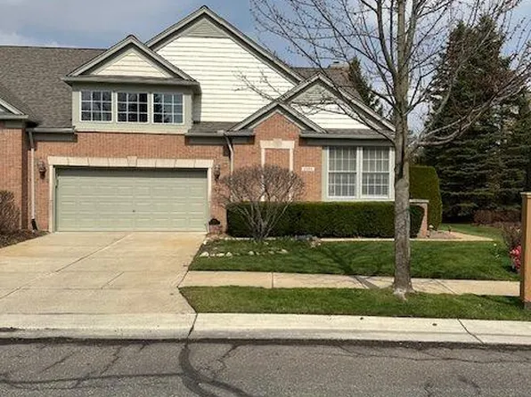 5081 Belmonte Dr, Rochester, MI 48306