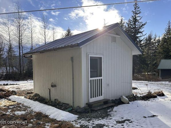 38 Helms Loop Spur, Haines, AK 99827
