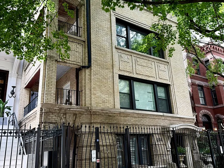 1234 N Dearborn Pkwy #1F — Photo 2