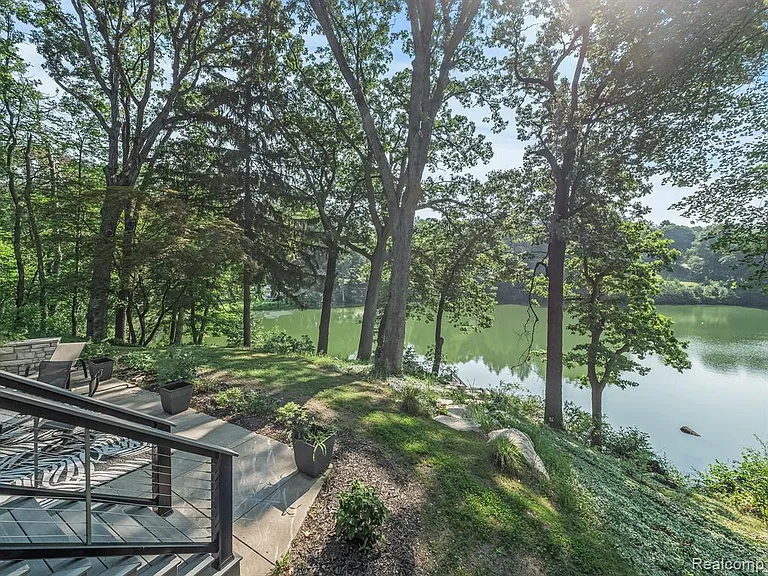 3511 Lakecrest Dr — Photo 6