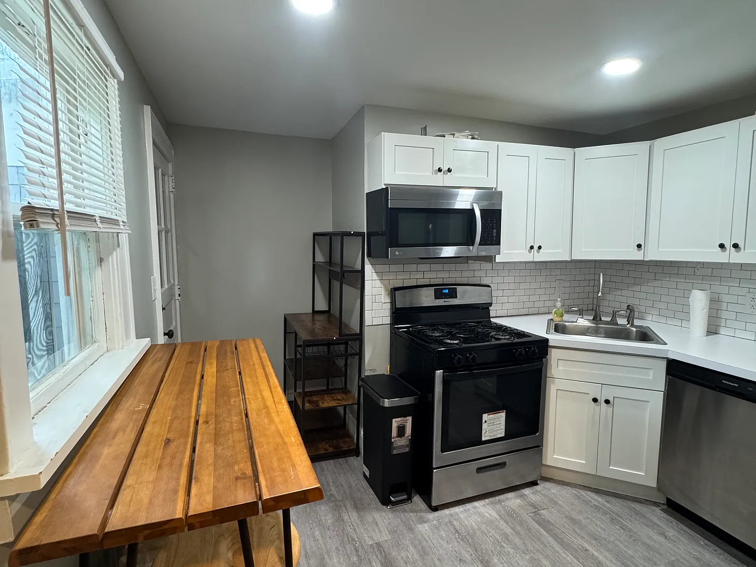 4 bed, $995 — Photo 2