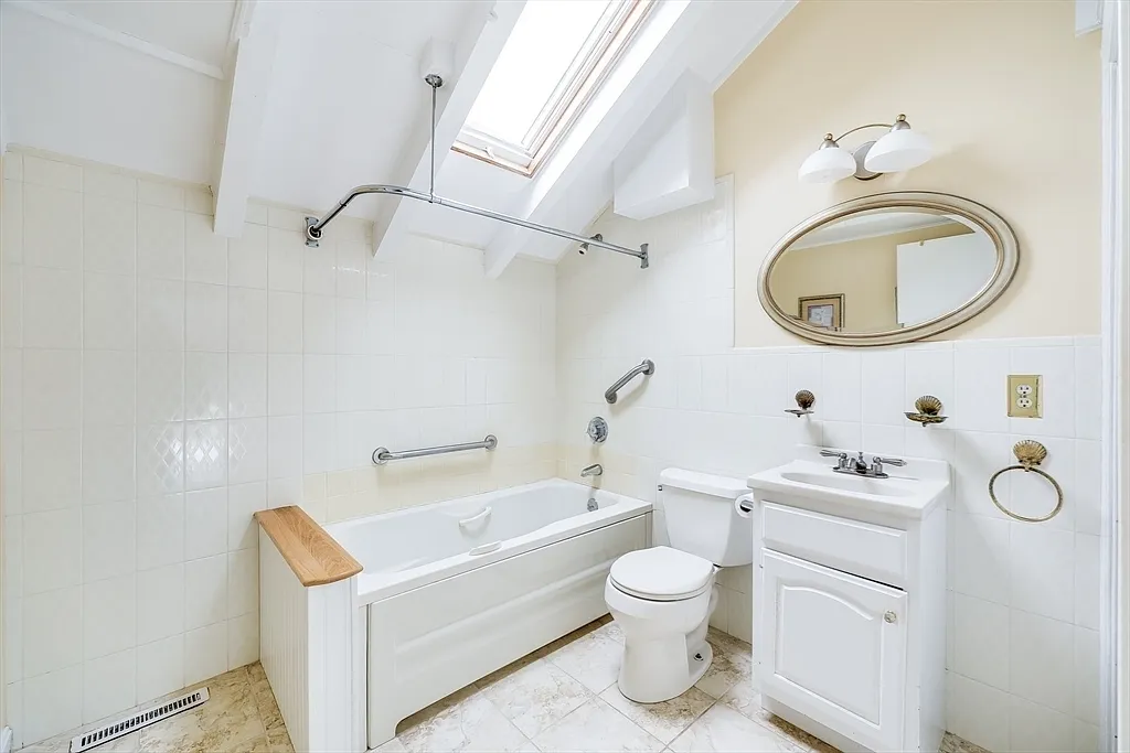 105 Seatucket Rd — Photo 4