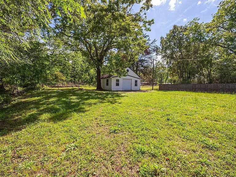 90 Shaw Ln — Photo 10