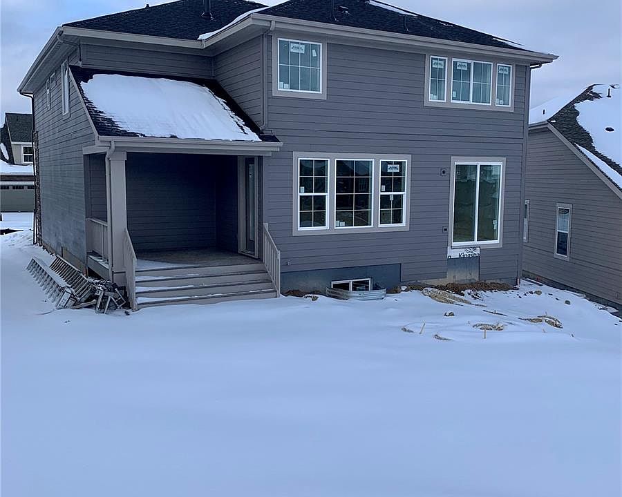 2nd image of 122 Green Fee Cir