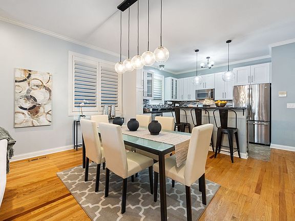5th image of 3732 N Kenmore Ave #1