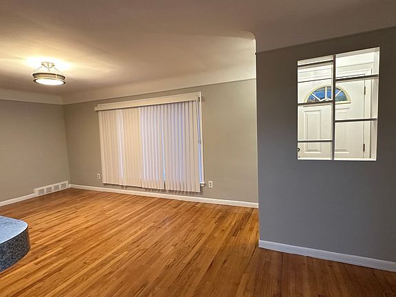 5th image of 3259 Kenwood St