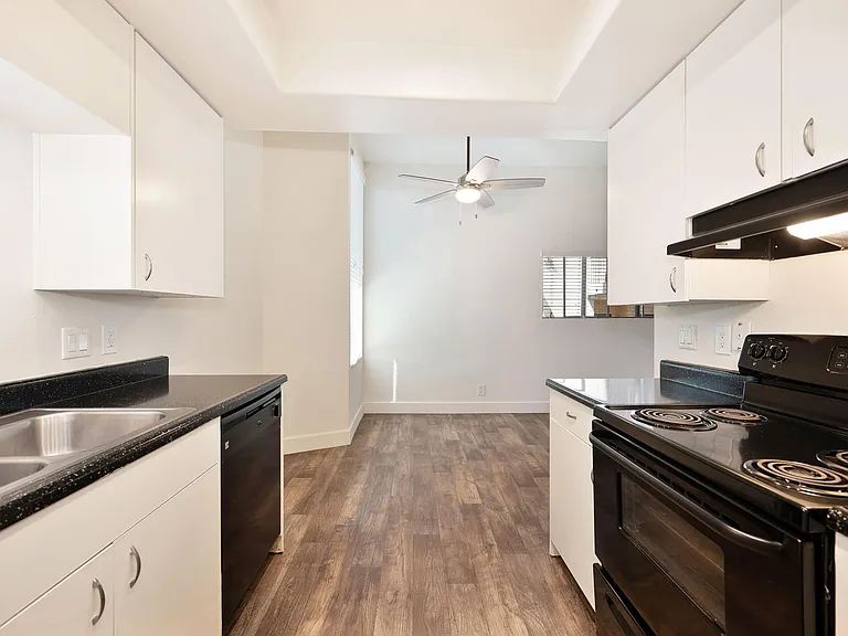 Elan Beachpointe Carlsbad — Photo 8