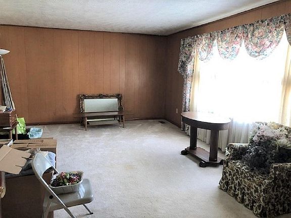 4th image of 934 Malcolm Ln