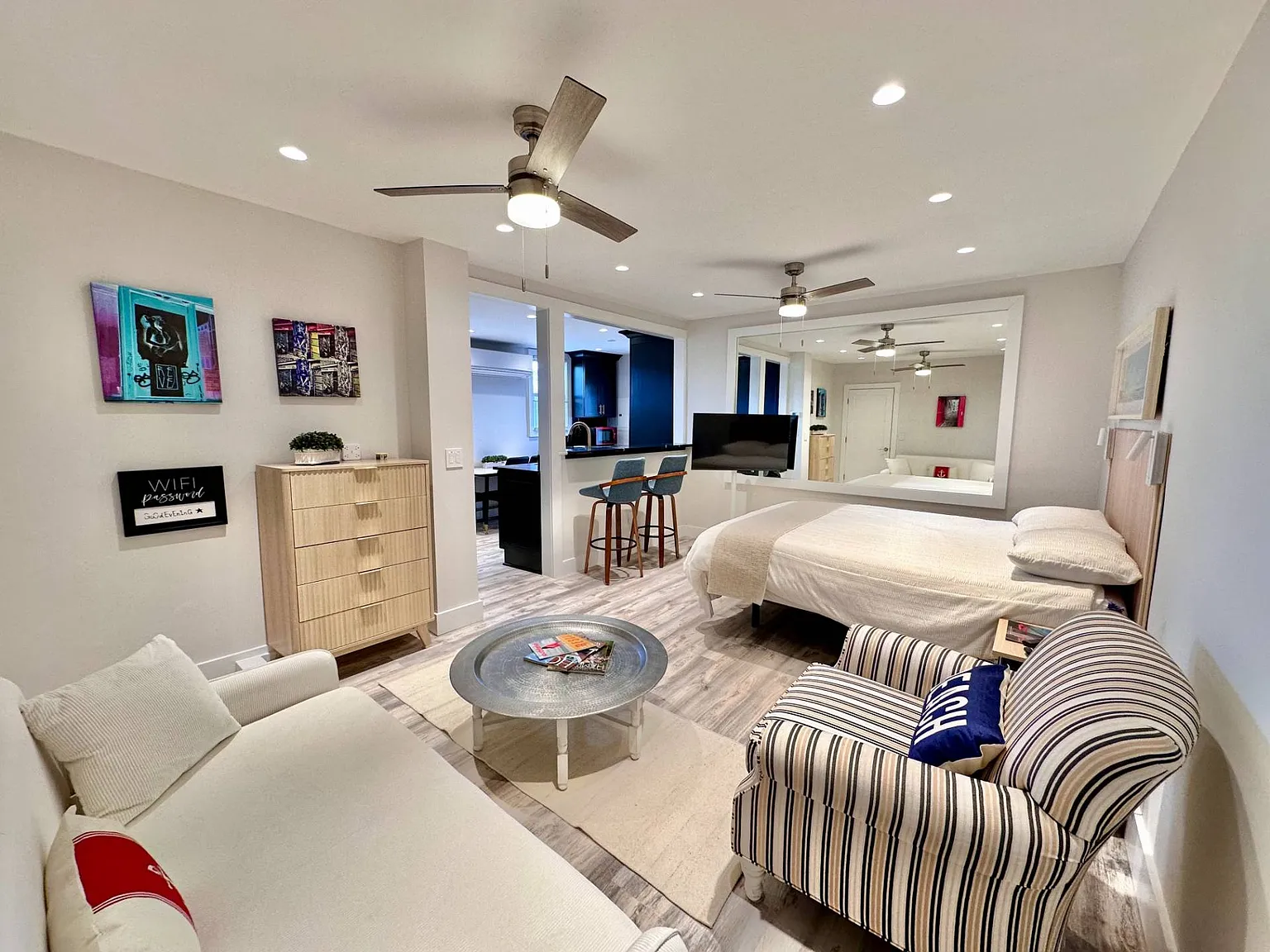 Renovated Studio in the Heart of Westhampton Beach — Photo 2