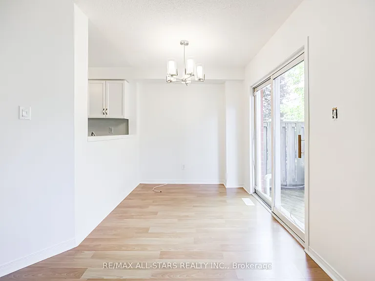 51 Playfair Rd — Photo 10