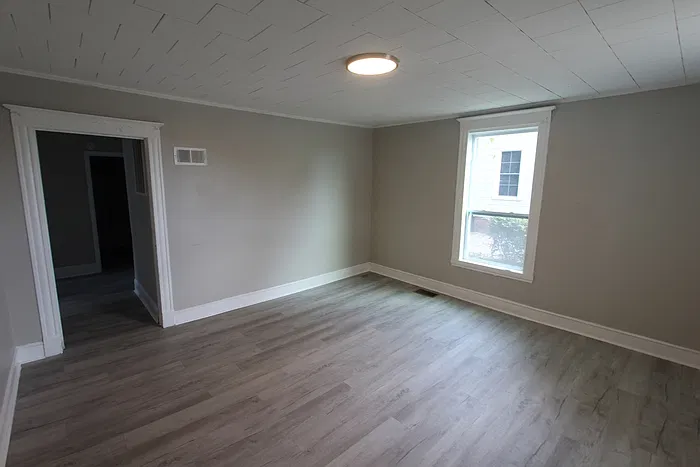 3 bed, 1.0 bath, 1249 sqft, $1,650 — Photo 3
