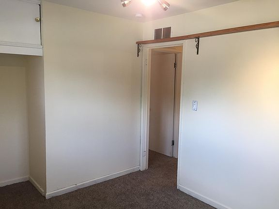 3rd image of 26596 Arlington St