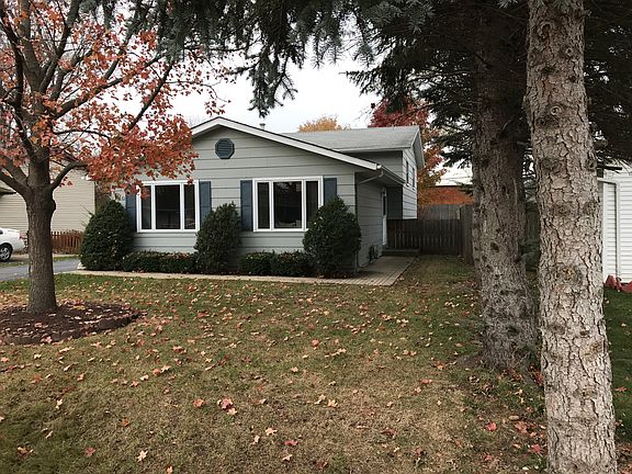 3rd image of 1010 Barberry Ln