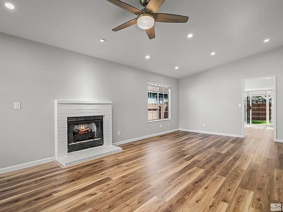 3rd image of 2225 Rockdale Dr
