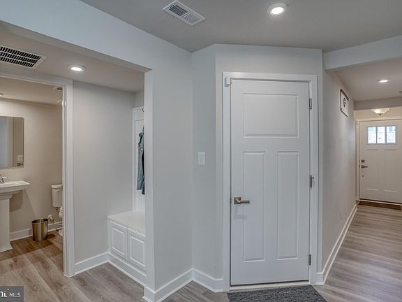 5th image of 130 Torrey Dr