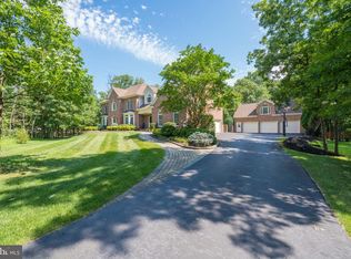 6483 Trillium House Ln, Centreville, VA 20120