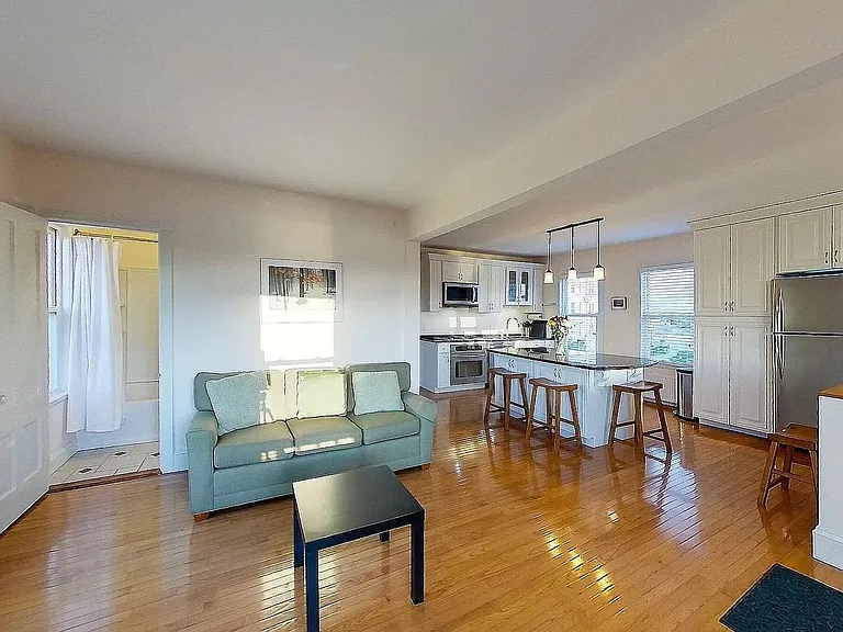 14 Cleeve St #3 — Photo 4