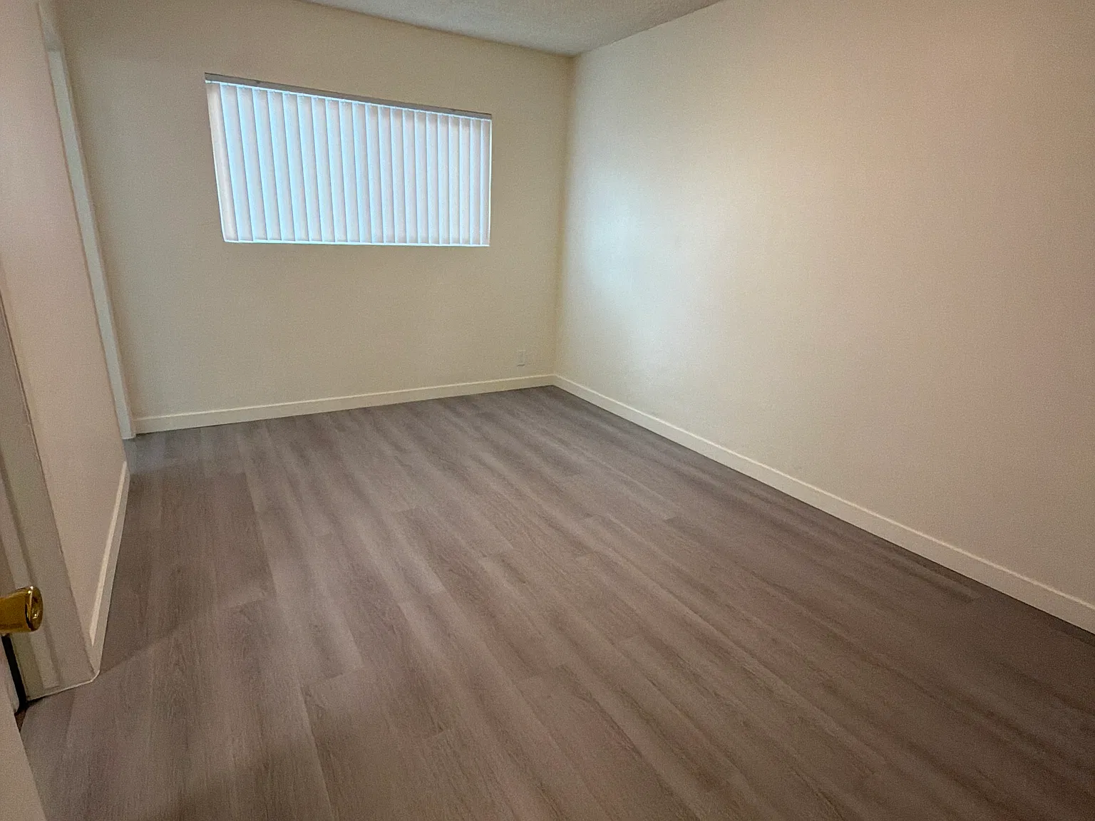 637 N Anna Dr — Photo 3