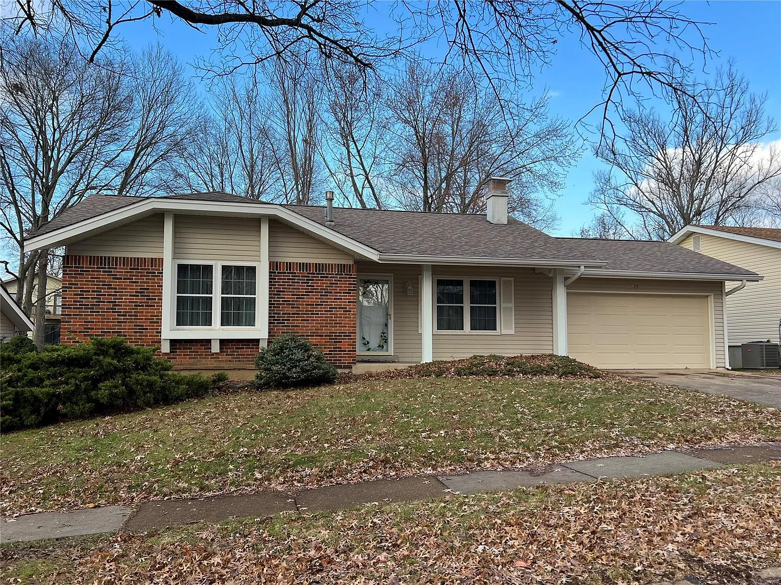 215 Shadyoak Dr photo 1