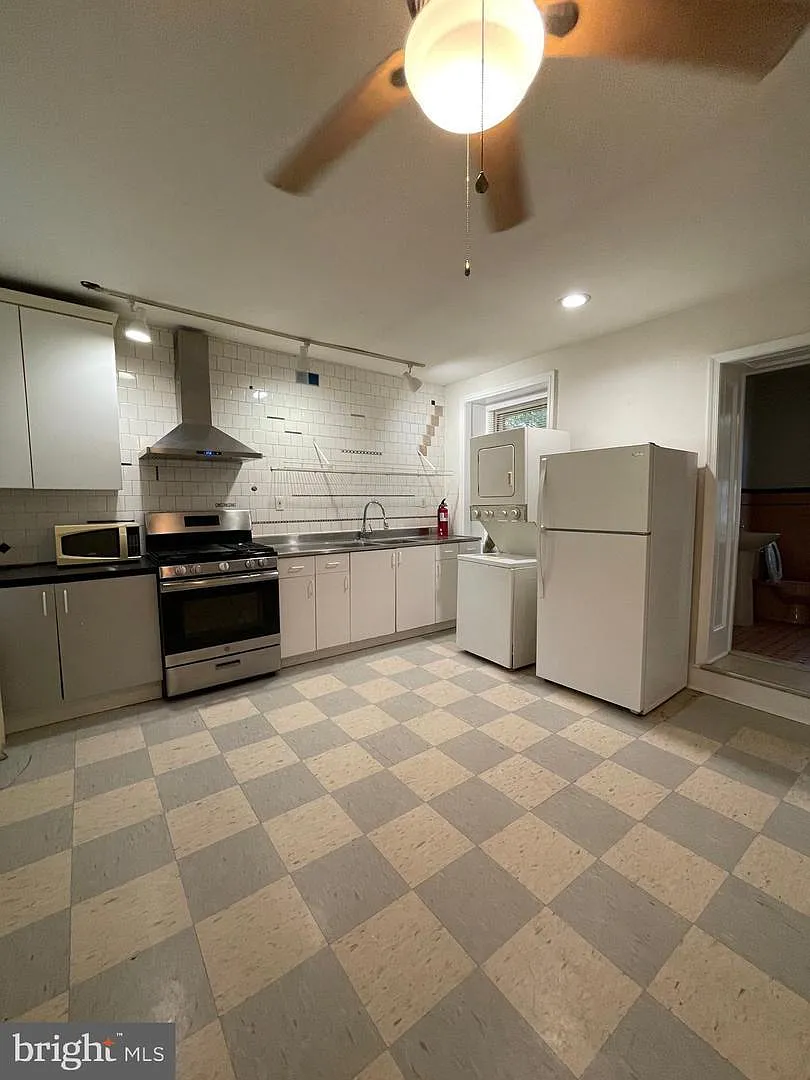 1 bed, 800 sqft, $1,250 — Photo 1