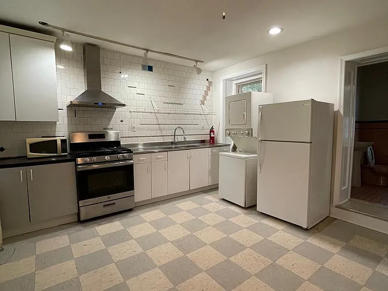 260 Lyceum Ave #2 — Photo 8