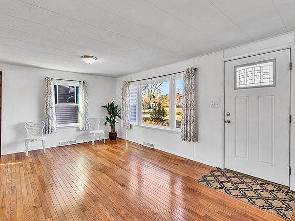 5th image of 1302 S Glebe Rd