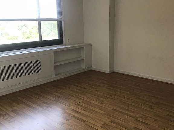 5th image of 1011 Arlington Blvd APT 225