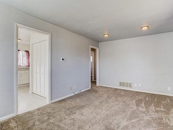 4th image of 2601 S Hazel Ct