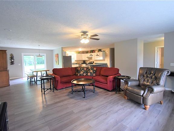 4th image of 443 Alexis Dr