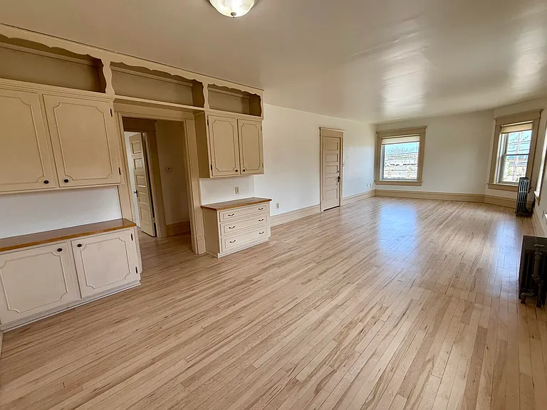215 N Wisconsin St — Photo 4