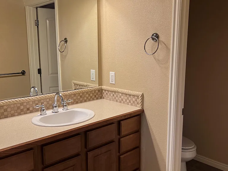 1307 W Sanetta St — Photo 5