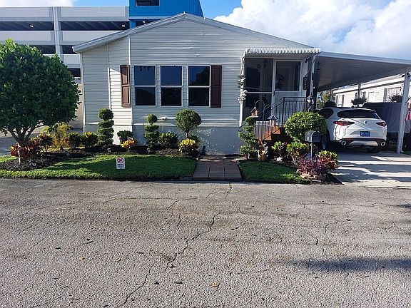 2nd image of 211 NE 52nd St