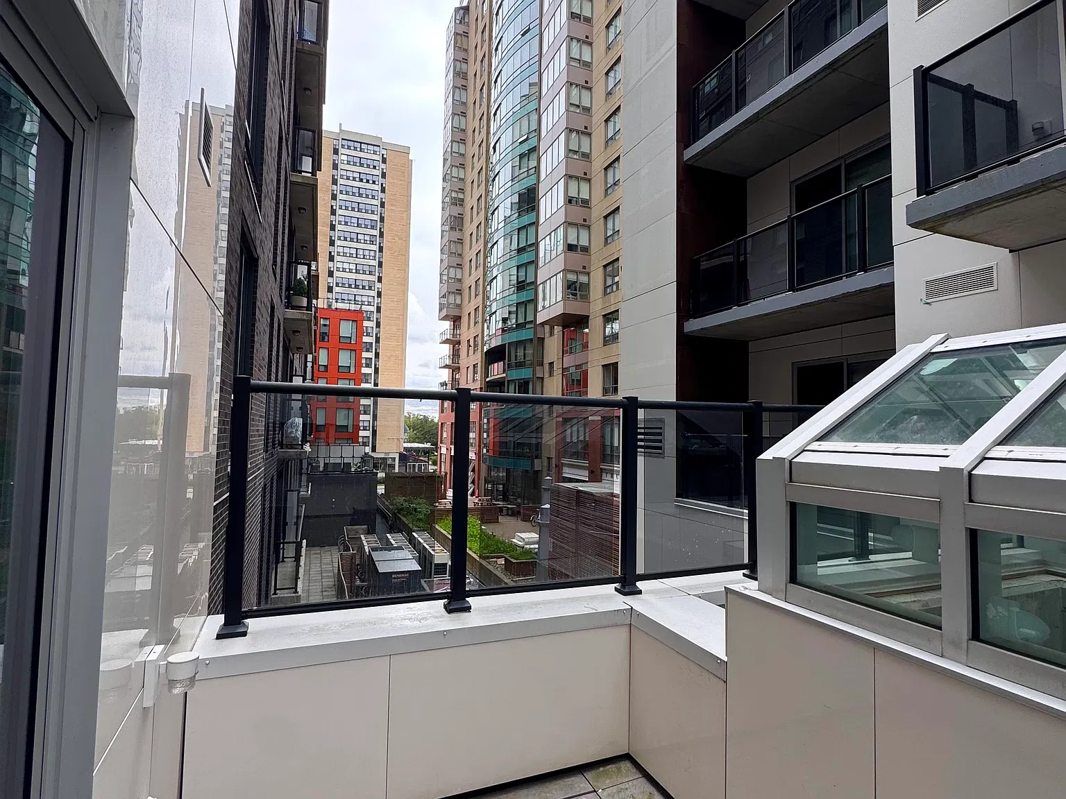 2 bed, 1000 sqft, $2,500 — Photo 3