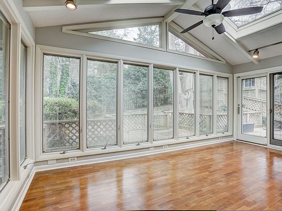 5th image of 3245 Foxwood Trl SE