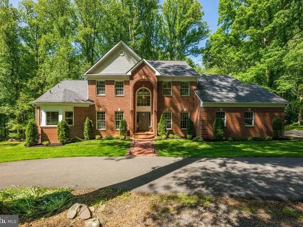 7921 Goodhurst Dr, Gaithersburg, MD 20882