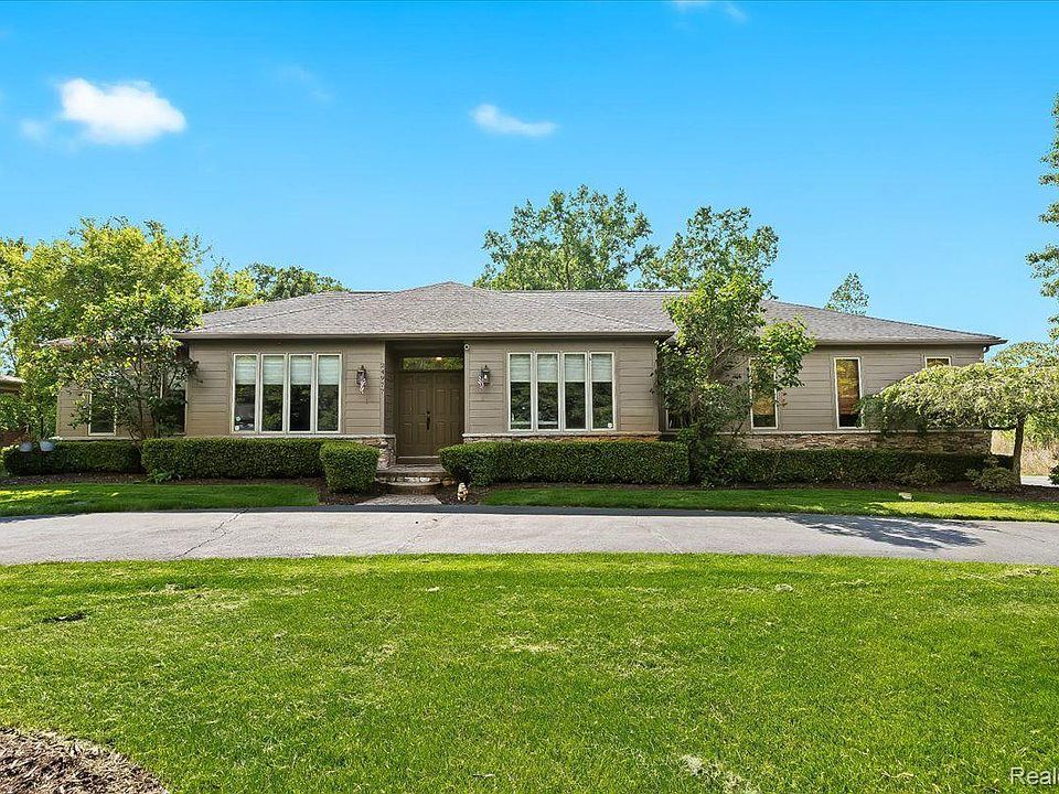 1st image of 24977 Glenda St