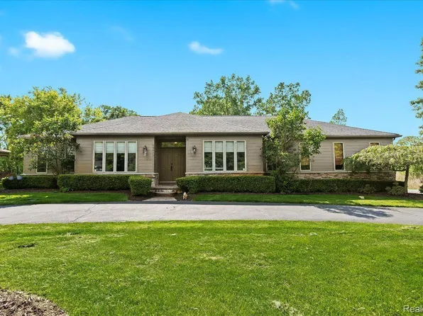 24977 Glenda St, Novi, MI 48375