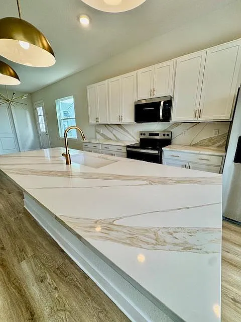 3 bed, 2.5 bath, 1964 sqft, $3,200 — Photo 4
