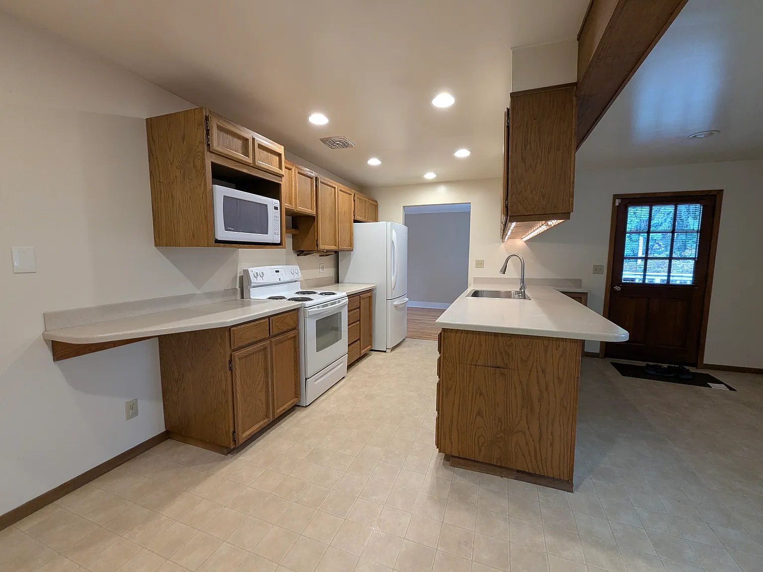 4 bed, 2150 sqft, $3,375 — Photo 3