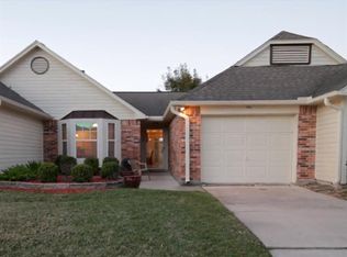 606 W Country Grove Cir, Pearland, TX 77584