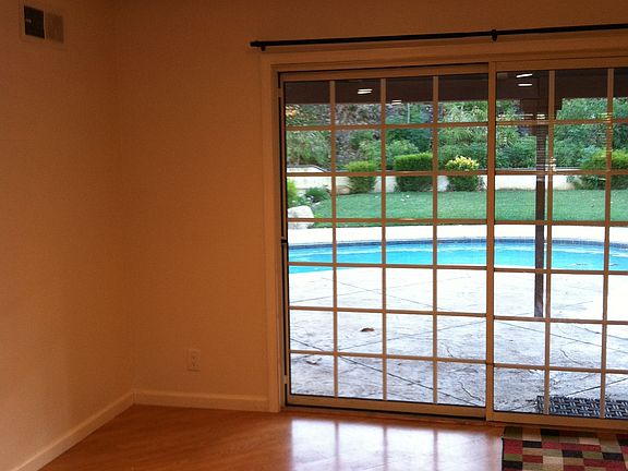 3rd image of 124 W Sidlee St