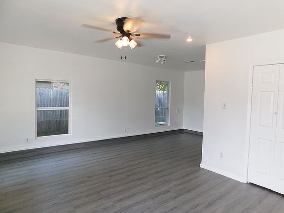 3rd image of 1133 Carmody Dr