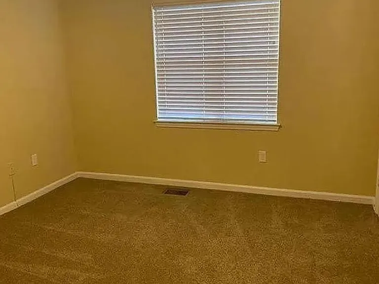 100 Woodstone Dr #27 — Photo 11