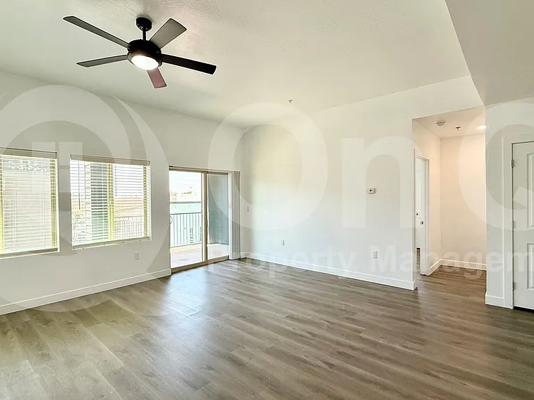 9160 N 67th Ave #212 — Photo 4