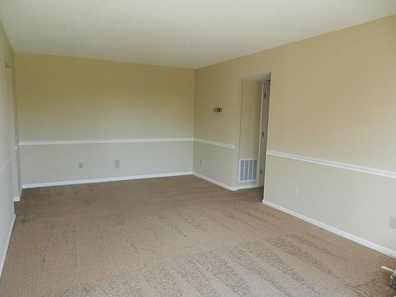 4th image of 30 Providence Dr APT 2