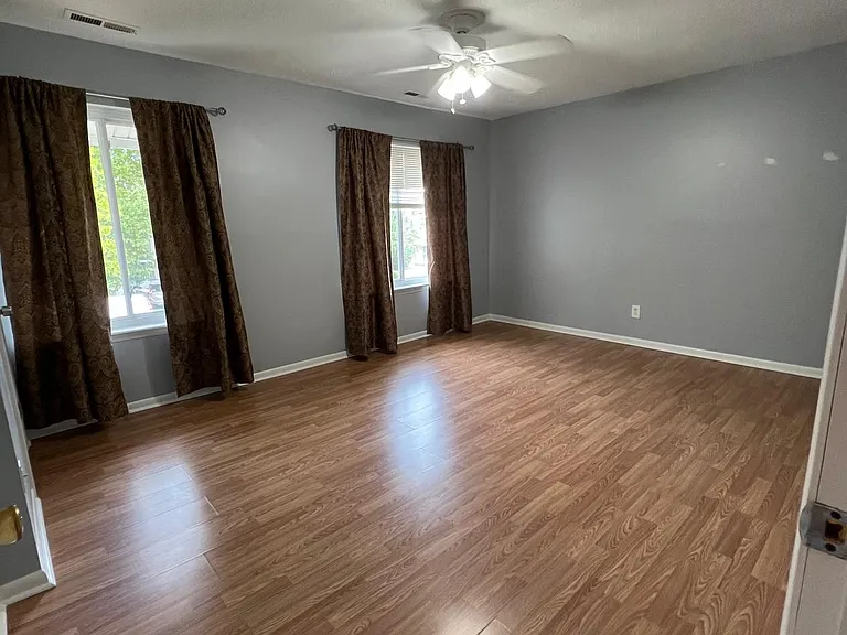 711 Woodbox Dr — Photo 4