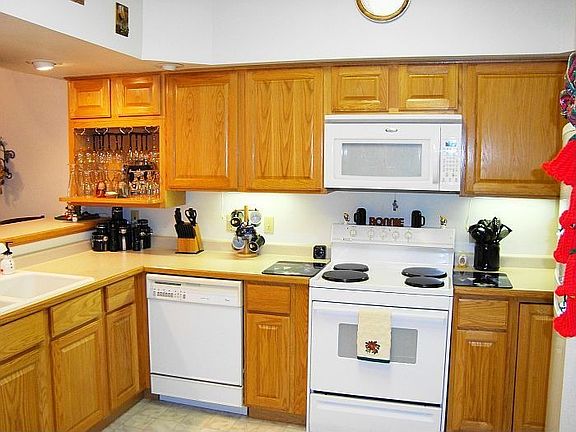 4th image of 28641 N Lake Dr Unit 3