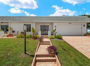 386 Club Manor Dr, Sun City Center, FL 33573