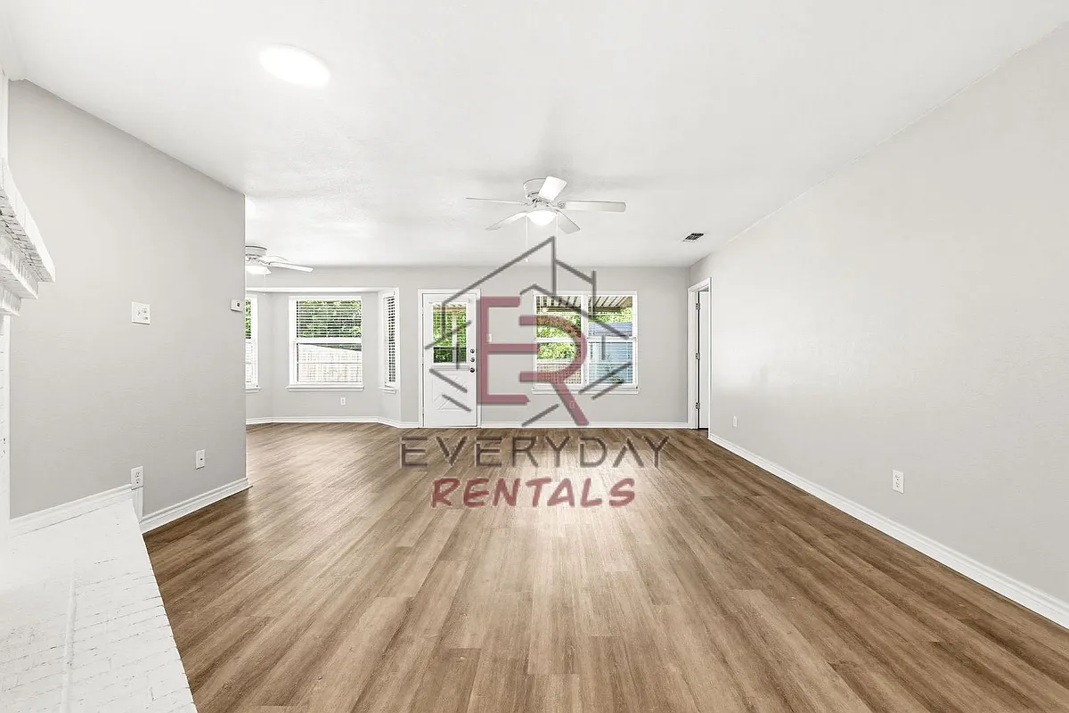 Building Photo - 1310 Goodhue Dr